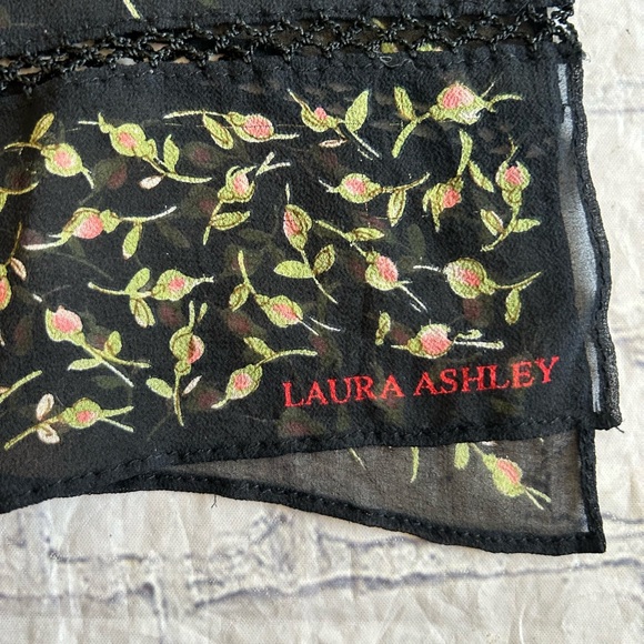 LAURA ASHLEY SILK FLORAL SHEER BLACK/GREEN/PINK OBLONG WOMEN’S SCARF O/S - Picture 4 of 6